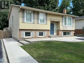 36 Inglewood Ct in Grimsby, ON - Building Photo - Building Photo