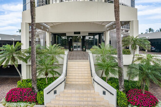 Le Parc in Naples, FL - Building Photo - Building Photo