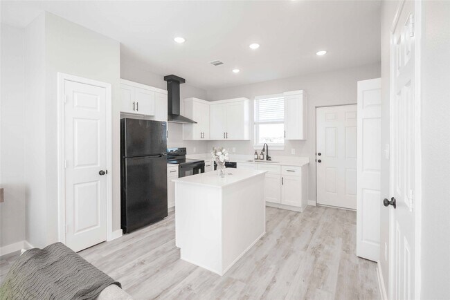 2414 Penick Rd in Waller, TX - Building Photo - Building Photo