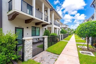 4450 NW 83rd Pkwy in Doral, FL - Building Photo - Building Photo