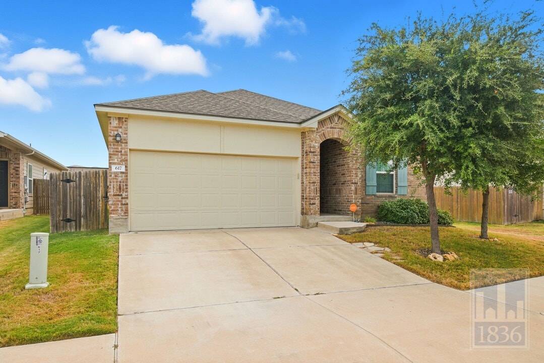 617 Independence Ave in Liberty Hill, TX - Building Photo
