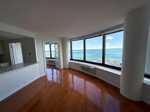155 N Harbor Dr, Unit 1609 in Chicago, IL - Foto de edificio - Building Photo