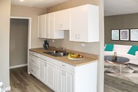 Astoria Manor in Calgary, AB - Building Photo - Building Photo