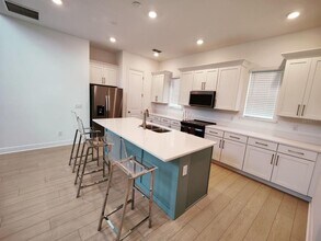 7703 Nemours Pkwy in Orlando, FL - Building Photo - Building Photo