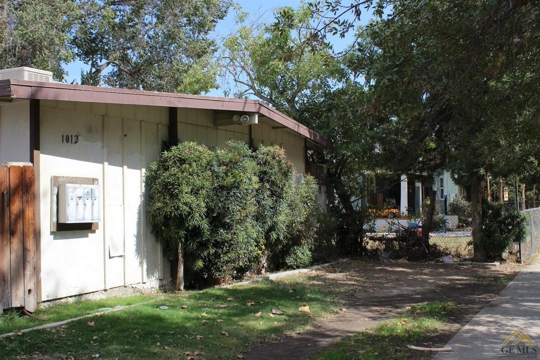 1012 Monterey St in Bakersfield, CA - Foto de edificio