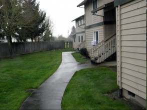 Glenn Haven Park in McMinnville, OR - Building Photo - Building Photo