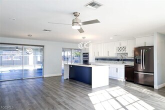 1206 SE 23rd Pl in Cape Coral, FL - Building Photo - Building Photo