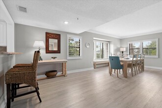 2785 Polo Island Dr in Wellington, FL - Foto de edificio - Building Photo