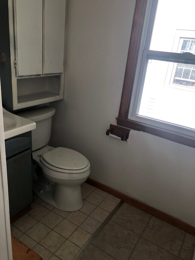 1374 Leonora Ave in Akron, OH - Building Photo - Building Photo