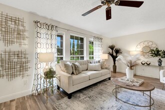 1100 Pinellas Point Dr S in St. Petersburg, FL - Building Photo - Building Photo