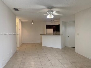 3370 Pinewalk Dr N in Margate, FL - Building Photo - Building Photo