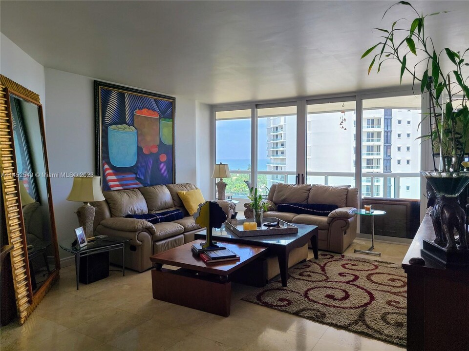 21055 Yacht Club Dr, Unit 1602 in Aventura, FL - Foto de edificio