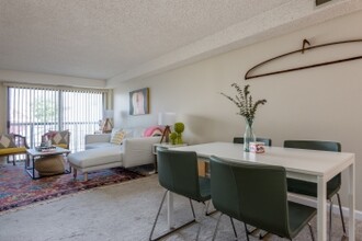 5 Elmer St, Unit 1 in Cambridge, MA - Foto de edificio - Building Photo