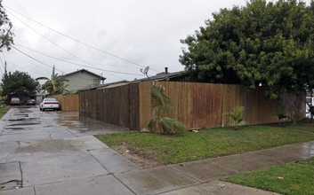 The Bungalows in Costa Mesa in Costa Mesa, CA - Building Photo - Building Photo