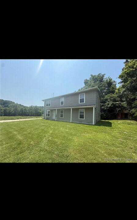 145 Oak Bend Rd in Kaiser, MO - Building Photo