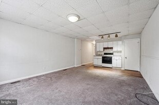 271 N Wycombe Ave in Lansdowne, PA - Building Photo