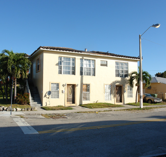 1649 NW 65th St in Miami, FL - Building Photo - Building Photo