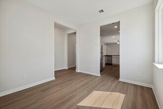 335 Kingston Wy in Waller, TX - Building Photo - Building Photo