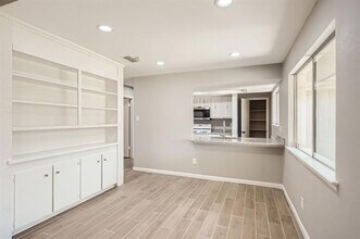 2625 Sam Houston Dr in Garland, TX - Building Photo - Building Photo