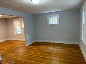 18 Symmes St, Unit 1 in Boston, MA - Foto de edificio - Building Photo