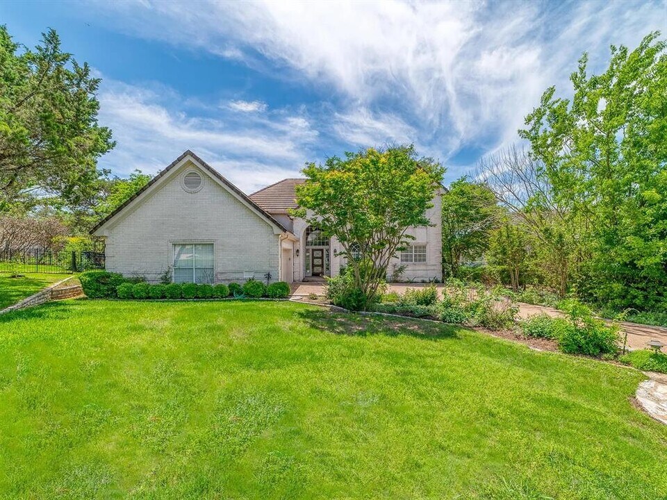 5 Dovedale Cove in The Hills, TX - Building Photo