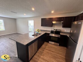 617 Century 21 Dr in Jacksonville, FL - Building Photo - Building Photo