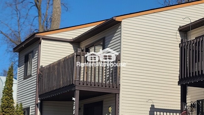 208 S Winter St in River Falls, WI - Foto de edificio - Building Photo