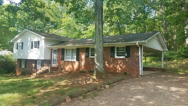 718 Lakedale Rd in Colfax, NC - Building Photo - Building Photo