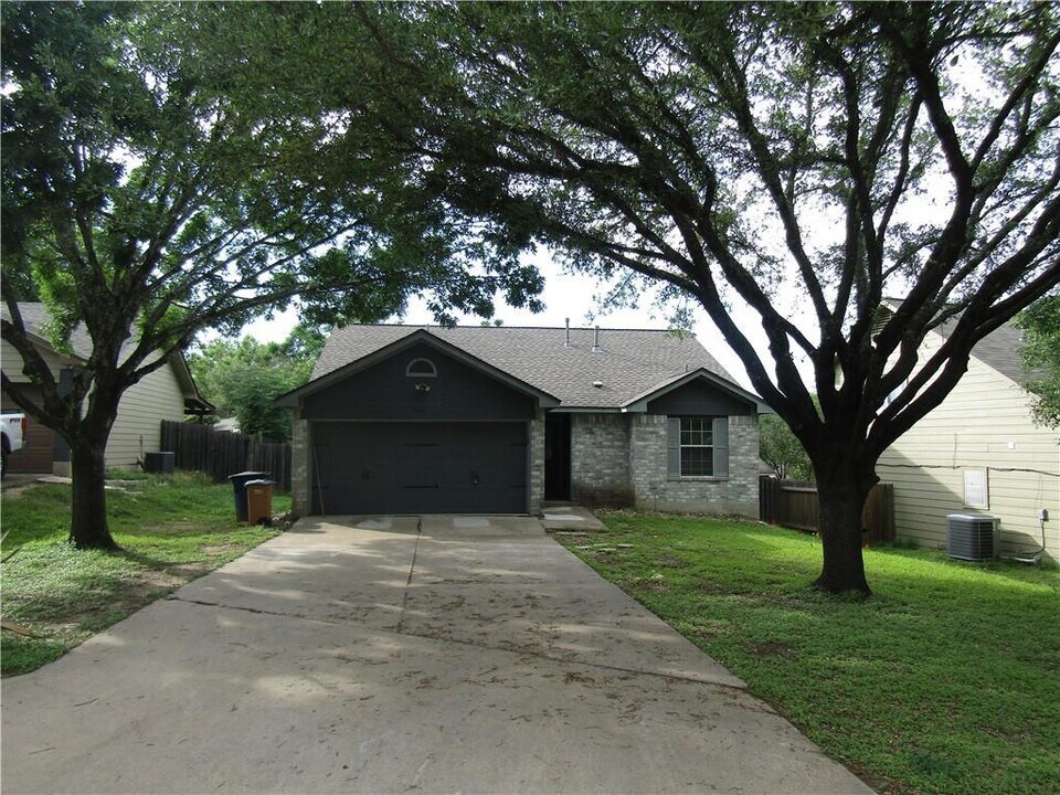 4904 Gnarled Oak Cove in Austin, TX - Building Photo