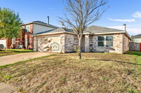 4054 Gray Fox Dr in Fort Worth, TX - Foto de edificio - Building Photo