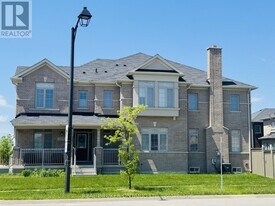 197 Etheridge Ave in Milton, ON - Building Photo