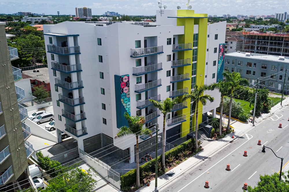 627-Vista Del Rio in Miami, FL - Building Photo