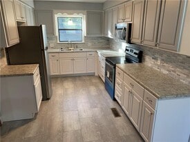 704 W Central Ave in Harrison, AR - Building Photo