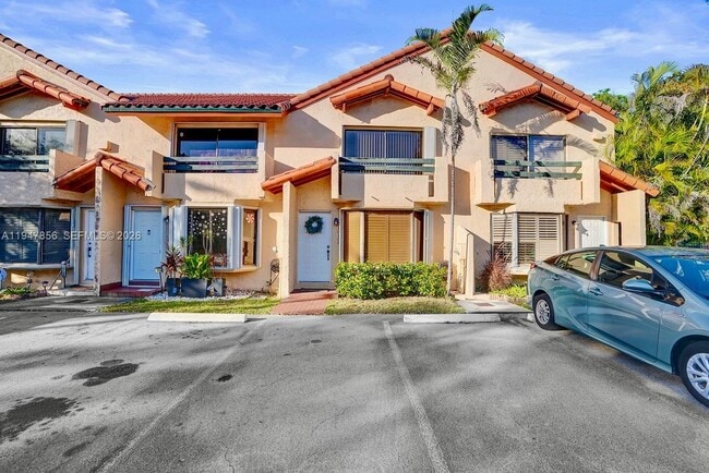 10102 SW 77th Ct in Miami, FL - Foto de edificio - Building Photo