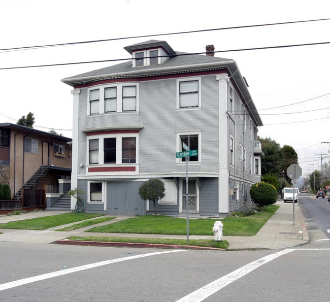 2071-2075 Clinton Ave in Alameda, CA - Building Photo - Building Photo