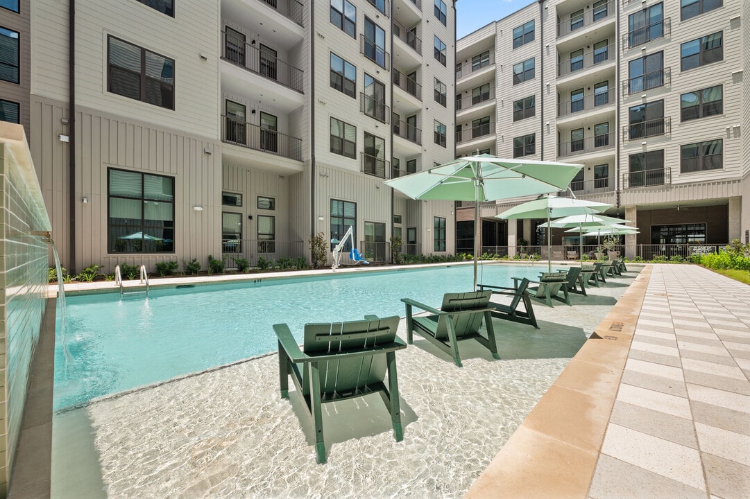 The Saint George in Austin, TX - Building Photo