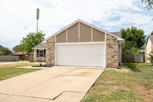 501 Carl C Senter St in Forney, TX - Building Photo