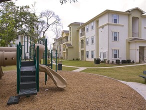 Costa Verde in Clute, TX - Building Photo - Building Photo