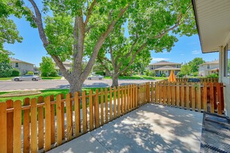 6885 E Arizona Ave in Denver, CO - Building Photo - Building Photo