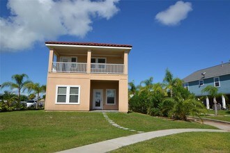 238 Debbie Ln in San Leon, TX - Building Photo - Building Photo