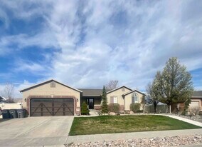 11646 Keystone Dr in South Jordan, UT - Building Photo
