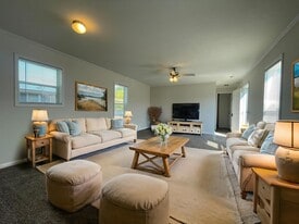 38044 Johannes Dr in Clinton Township, MI - Building Photo