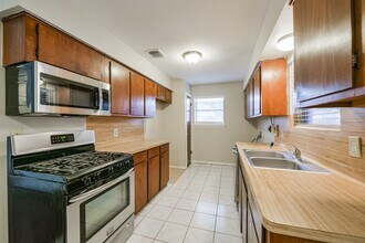 4655 Orange Cir S in Pearland, TX - Building Photo - Building Photo