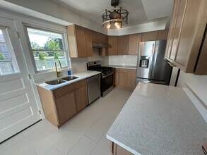 709 W Glencoe Rd in Palatine, IL - Foto de edificio - Building Photo