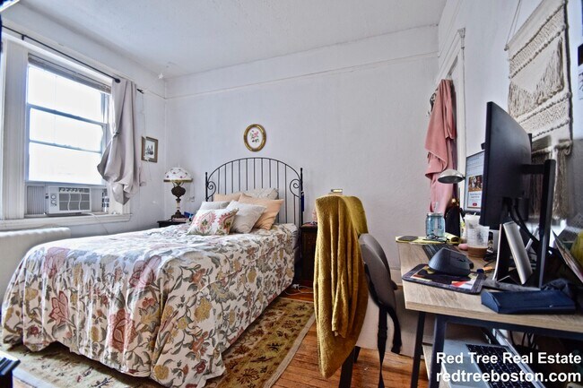 1691 Commonwealth Ave, Unit 22 in Boston, MA - Building Photo - Building Photo