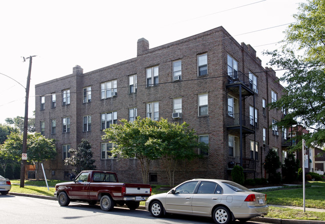 1712 Hampton Blvd in Norfolk, VA - Foto de edificio - Building Photo