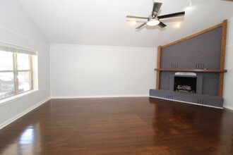 2715 W Gum St in Rogers, AR - Building Photo - Building Photo