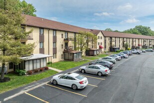 Coves at Columbus on Karl Road in Columbus, OH - Building Photo