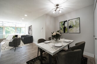 Whitewood Pond Apartments in North Haven, CT - Building Photo - Building Photo