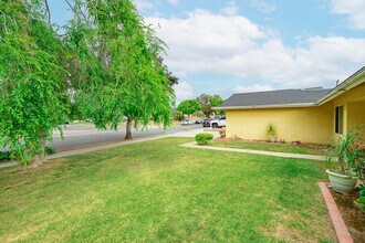 572 E Ghent St in San Dimas, CA - Building Photo - Building Photo